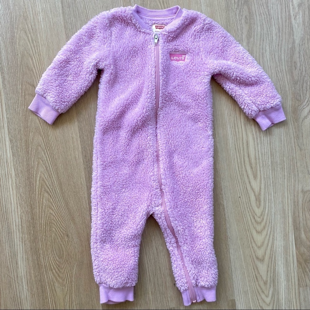 Levi’s NWOT Pink Sherpa Fleece Zip-Up Baby Onesie – 18M